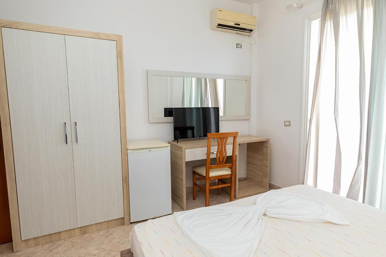 Hotel Dini Radhimë Eksteriør billede