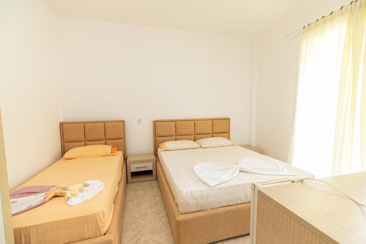 Hotel Dini Radhimë Eksteriør billede