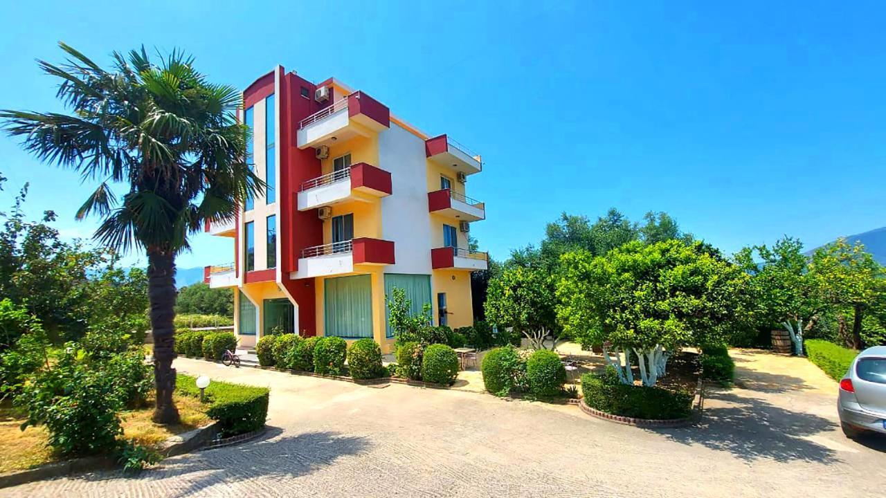 Hotel Dini Radhimë Eksteriør billede