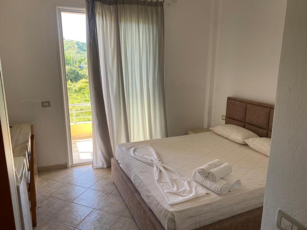 Hotel Dini Radhimë Eksteriør billede