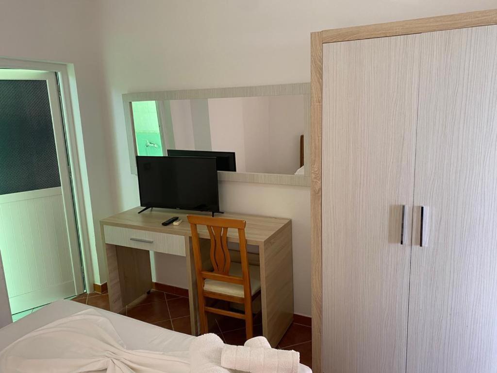 Hotel Dini Radhimë Eksteriør billede